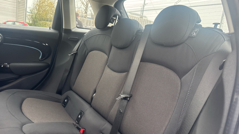 MINI Hatchback 1.5 Cooper Classic 5dr Auto Petrol Hatchback